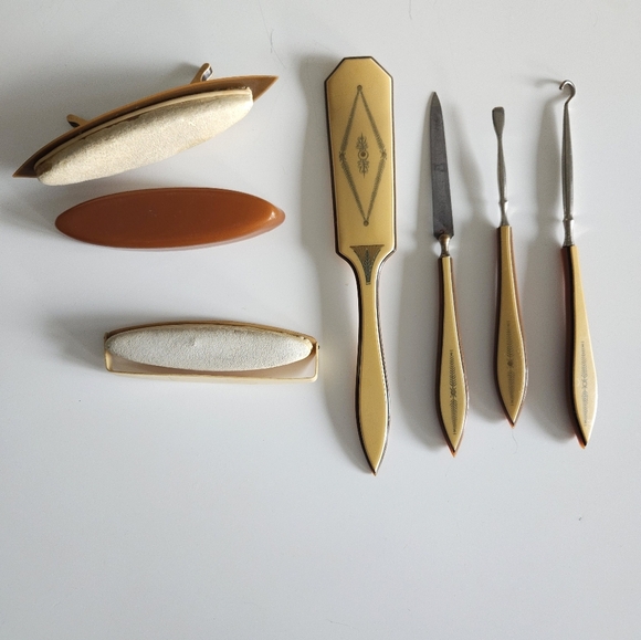 Vintage Lucite Empire Dresser/Vanity Set- Full Set - Picture 8 of 11